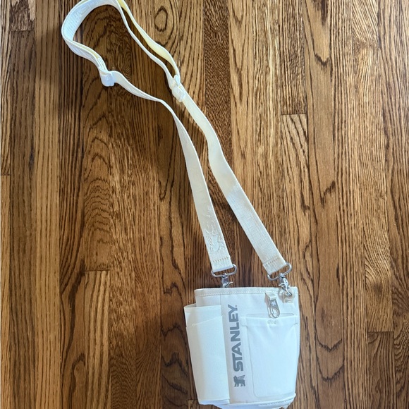 Stanley The All Day 40 OZ Quencher Carry-All - Picture 2 of 4